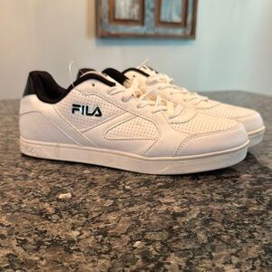 Fila White Sneakers Classic Tennis Design NWOT 11